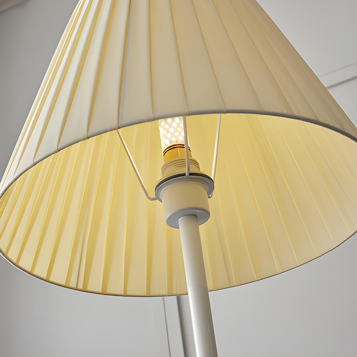 Minimalist Fabric Barrel Shade Metal Floor Lamp