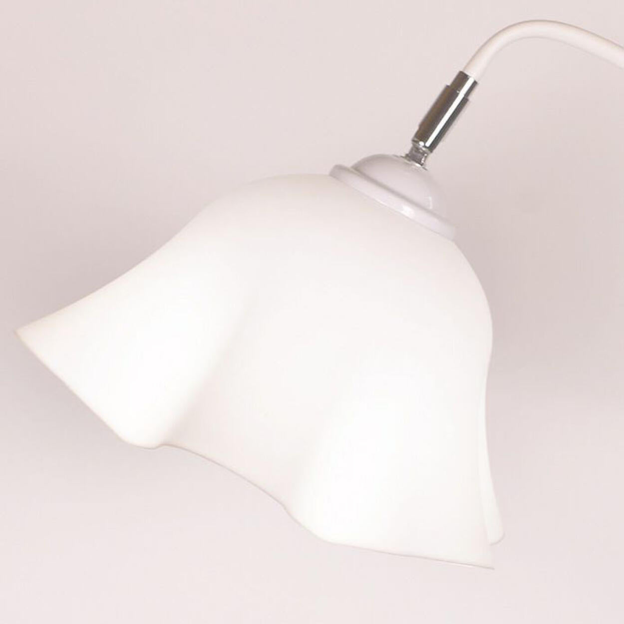 Minimalist White Floral Modern Metal Floor Lamp