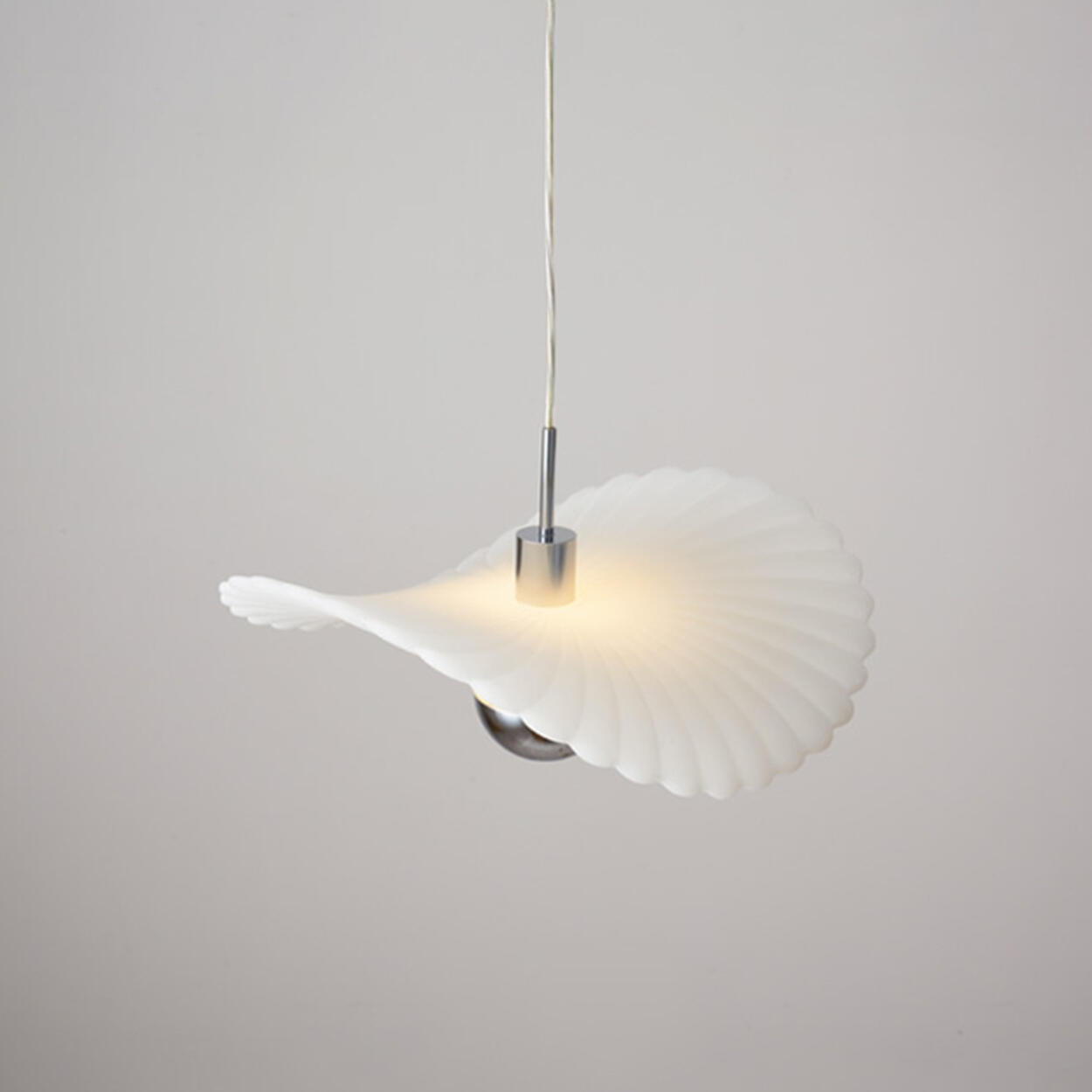 Modern White Shell Pendant Light Adjustable Height