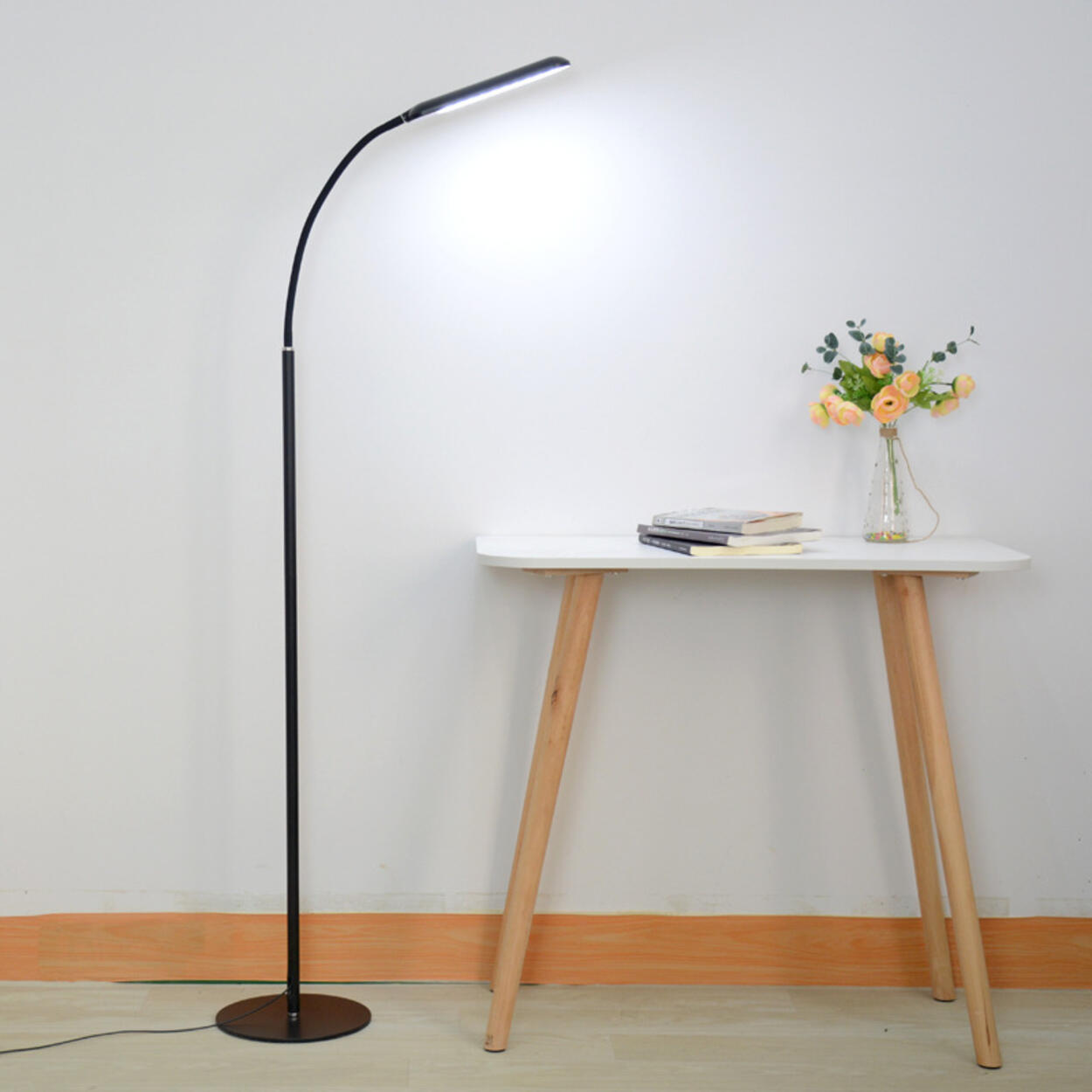 Slim Black Gooseneck Design LED Metal Floor Lamp